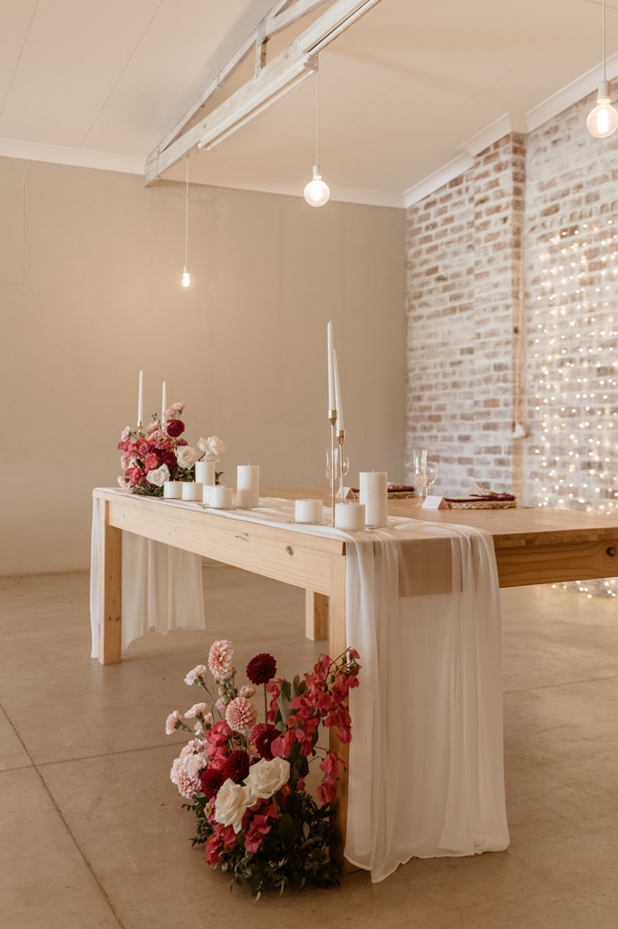 My Pretty Vintage in Paarl, Wedding Event Planners also offers beautiful Wedding Décor Hire. Minimalist Reception Bridal Table Seating with Candles, Roses, Dahlias, scented Stock flowers Burgandy Purple Cream Blush.