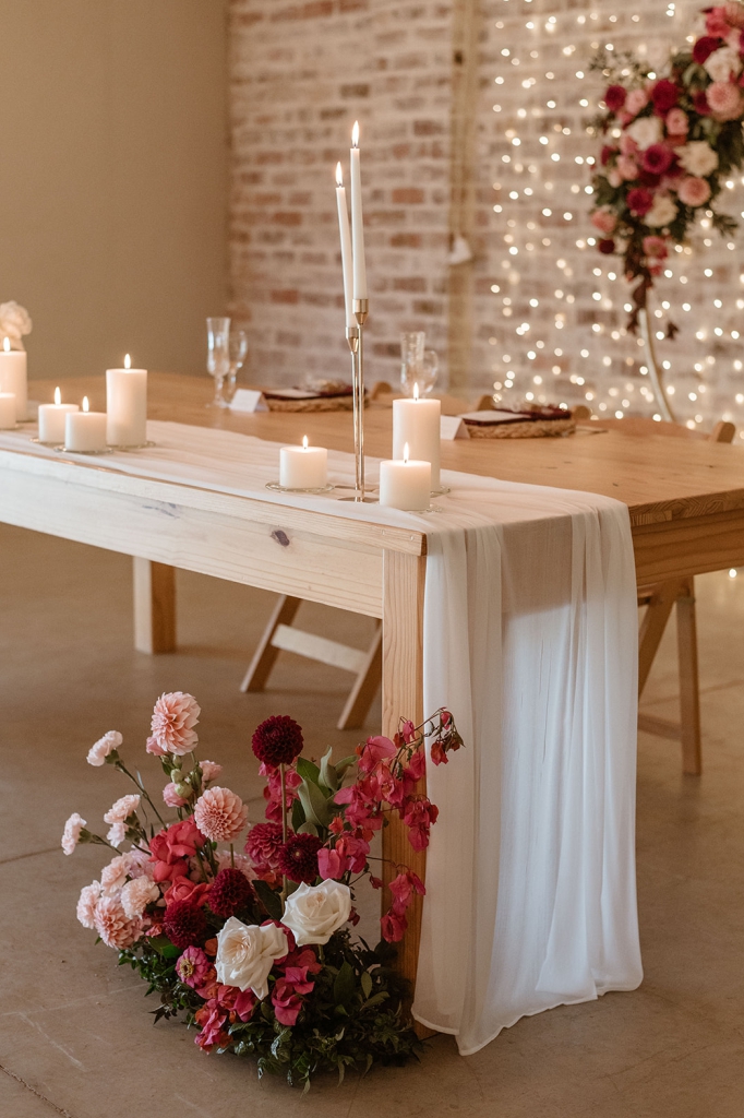 My Pretty Vintage in Paarl, Wedding Event Planners also offers beautiful Wedding Décor Hire. Minimalist Reception Bridal Table Seating with Candles, Roses, Dahlias, scented Stock flowers Burgandy Purple Cream Blush.